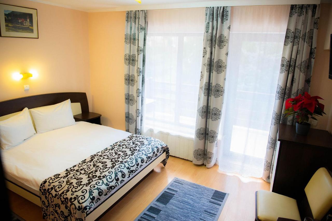 Casa Maia Hotel Busteni Bagian luar foto