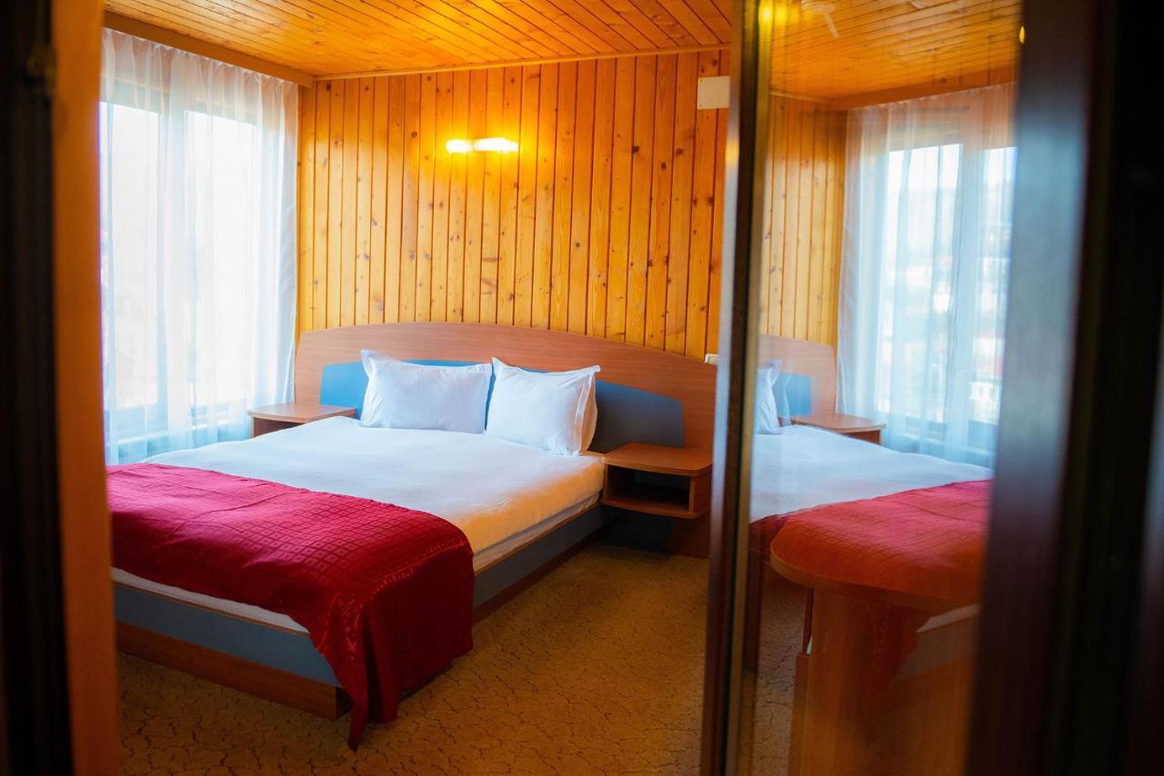 Casa Maia Hotel Busteni Bagian luar foto