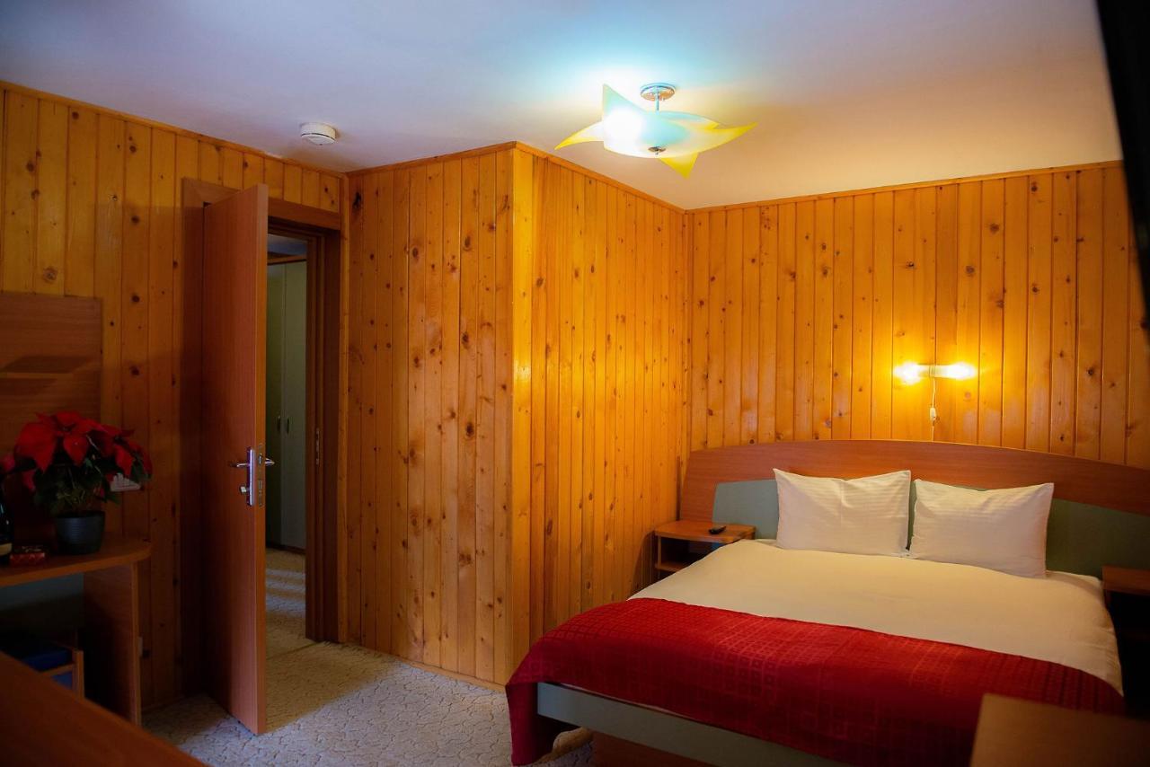 Casa Maia Hotel Busteni Bagian luar foto
